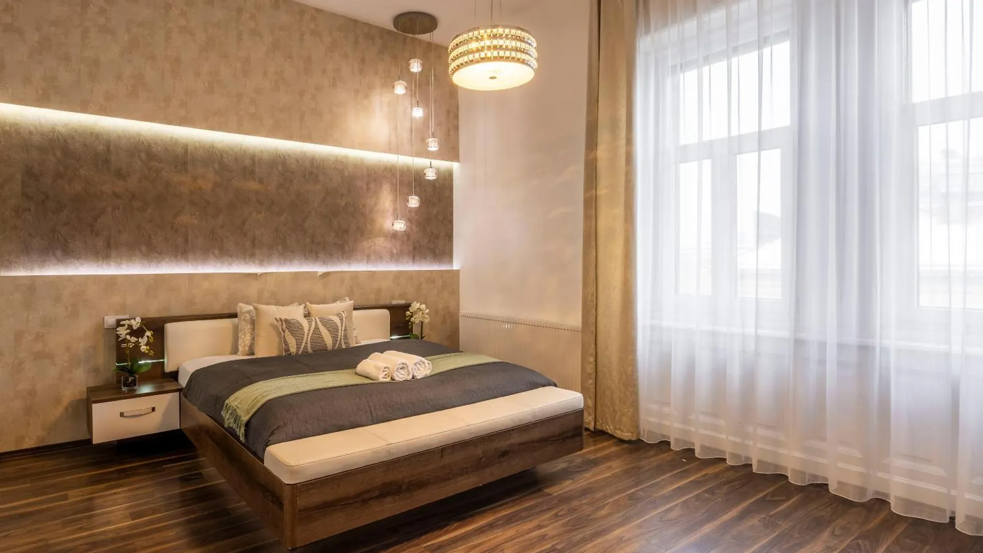 Exclusive & Charming City Center Residence W' Sauna Budapest Apartment