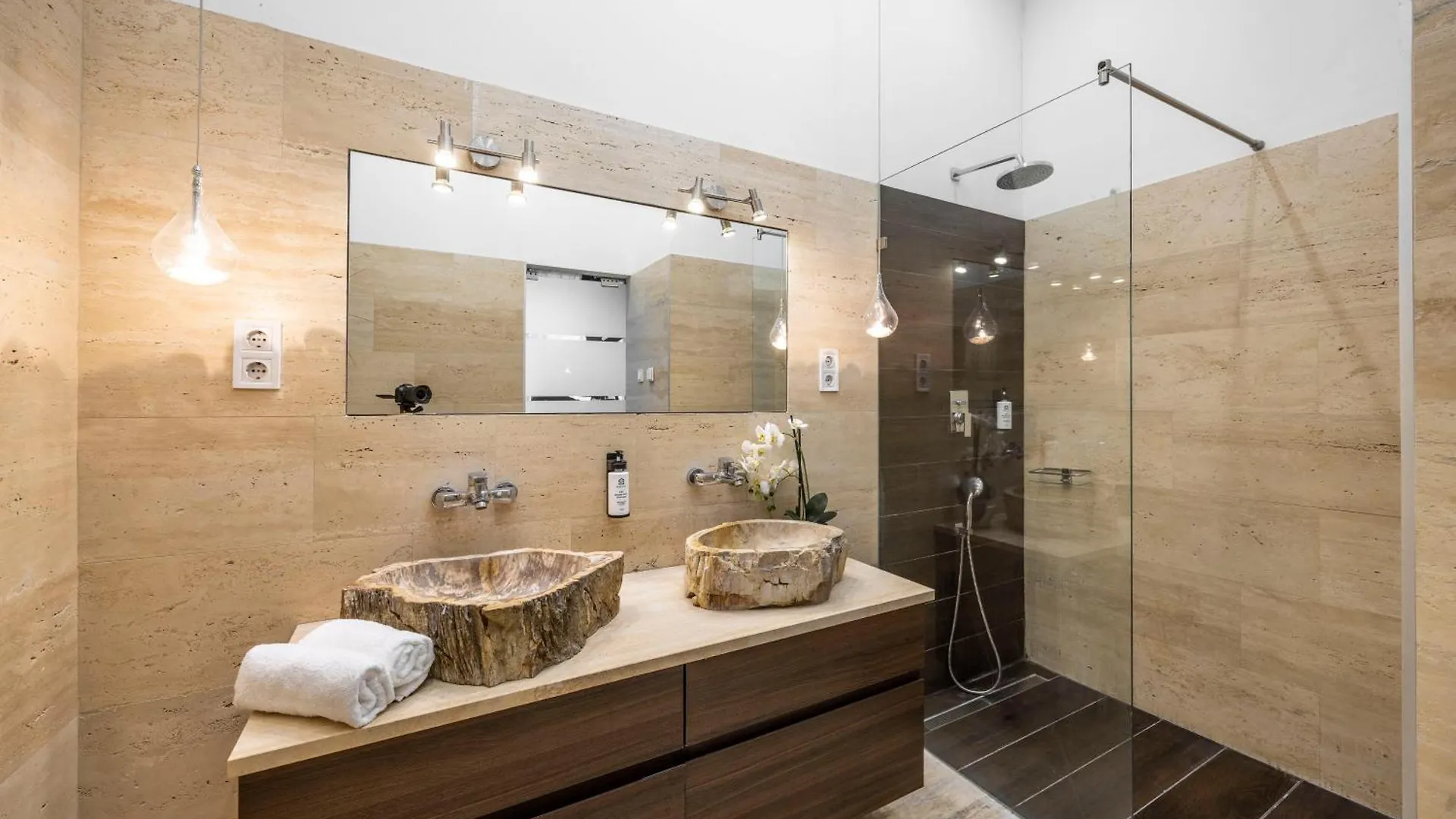Exclusive & Charming City Center Residence W' Sauna Budapest 0*,  Ungarn
