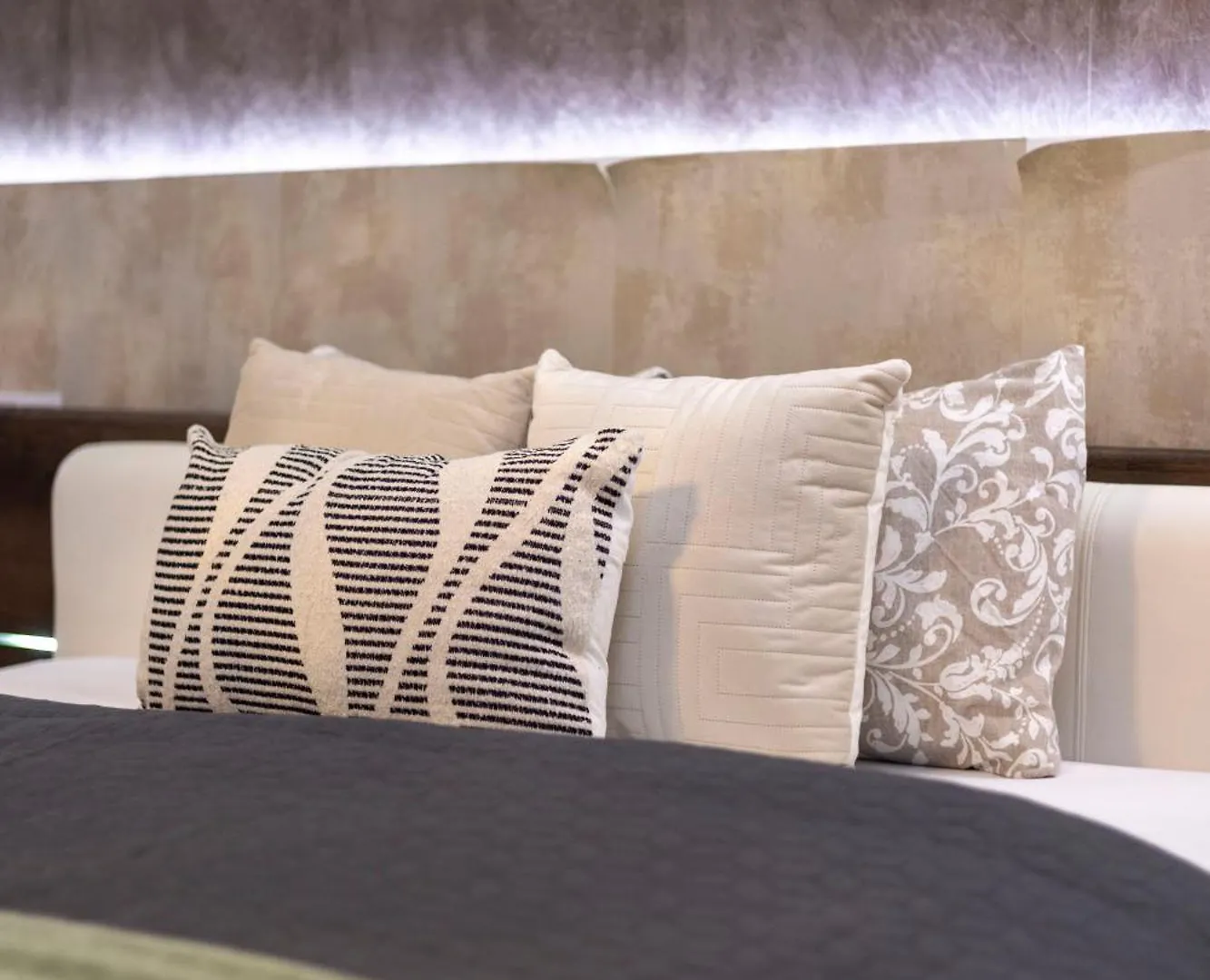 Exclusive & Charming City Center Residence W' Sauna Budapest Apartment
