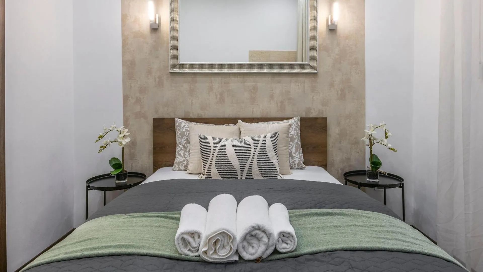 Exclusive & Charming City Center Residence W' Sauna Budapest Hungary